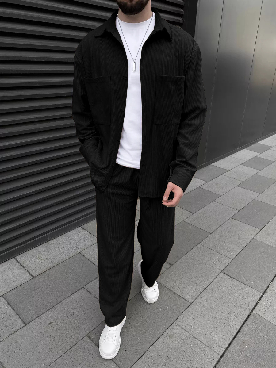 Street Fashion Men - メンズコーデュロイツーピースセット：長袖ボタンダウンシャツとワイドレッグパンツのセット、ファッショナブルなカジュアルストリートスポーツウェア。