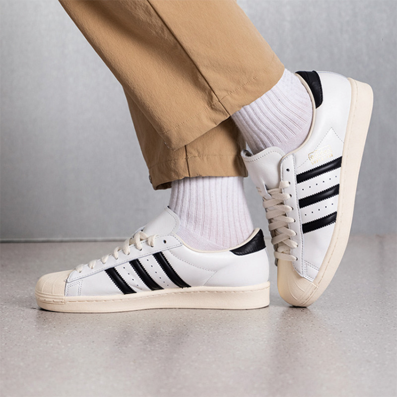 アディダス スーパースター スニーカー 男女兼用、同じスタイ - Adidas Shoes Superstar のレビューと価格
