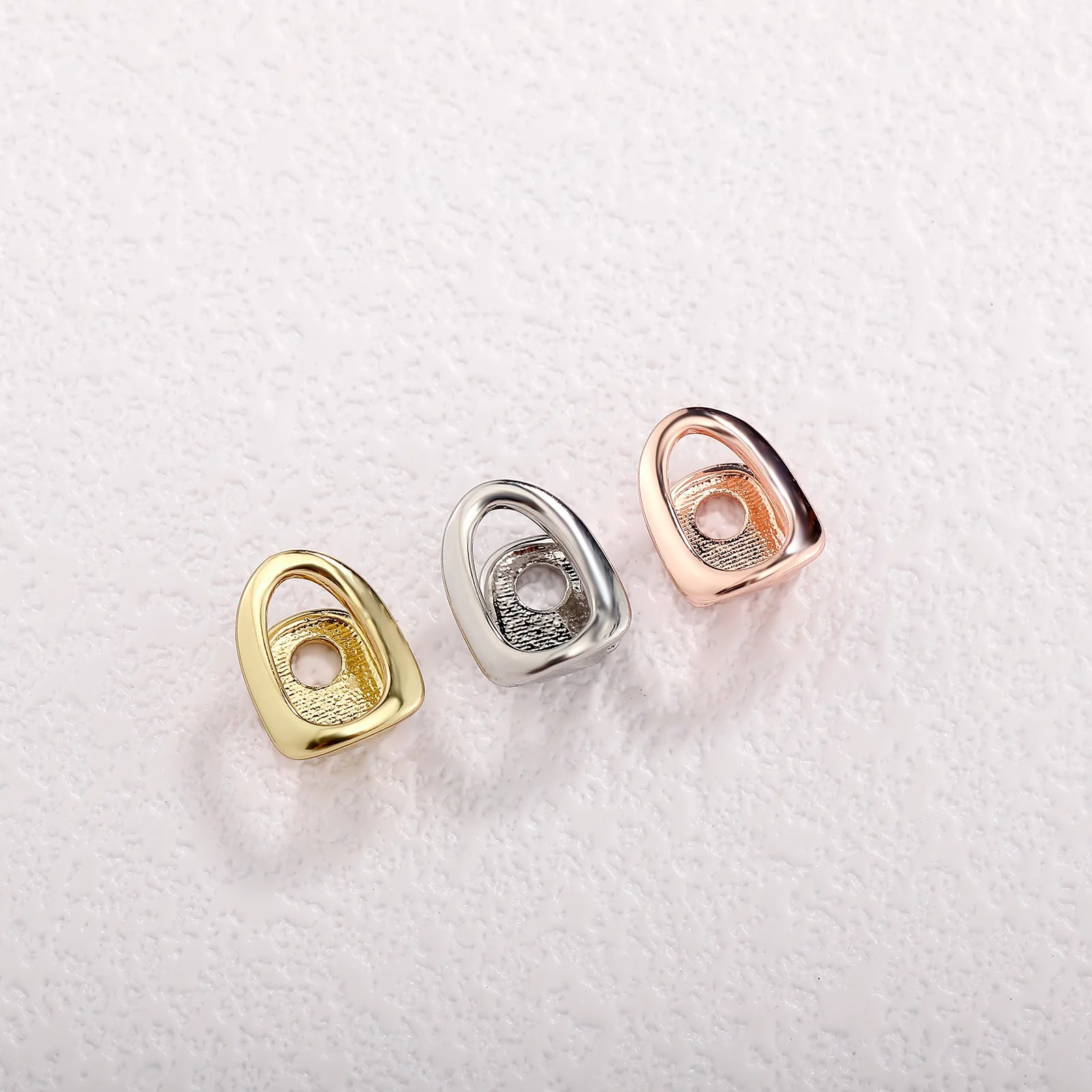 ゴールドカラーのメタルヒップホップラッパーシングルシャックル - Street Fashion Jewelry のレビューと価格